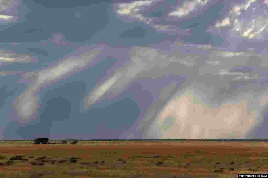 The Altyn Dala reserve is funded by the Kazakh state and German, British, and Norwegian conservation groups with the aim of repopulating northern Kazakhstan with roaming herds of kulans. For now, five of the animals are kept inside a 40-hectare corral ringed with a chain-link fence.&nbsp; &nbsp;