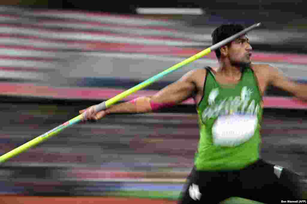 Pakistan&#39;s Arshad Nadeem competes to win and take the gold medal in the men&#39;s javelin throw at the Commonwealth Games in Birmingham, England.