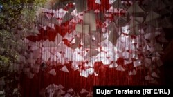 Vepra e artistes japoneze, Chiharu Shiota, në Hamamin e Madh të Prishtinës.