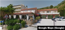 სასტუმრო Cap Nègre-ს რესტორანი, რომელიც ელენა და ქსენია ტიმჩენკოების მიწაზე მდებარეობს.