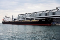 Иностранное судно, готовое к погрузке на него зерна, в порту Одессы. 29 июля 2022 года