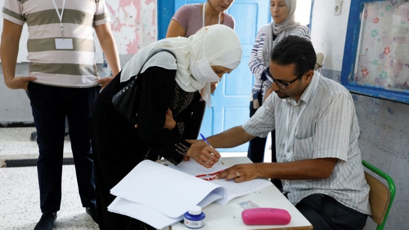 Tunižani glasaju o novom ustavu kojim se predsjedniku daju veće ovlasti