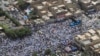 تجمع هزاران نفر از هواداران مقتدی صدر در شهرک صدر در روز جمعه