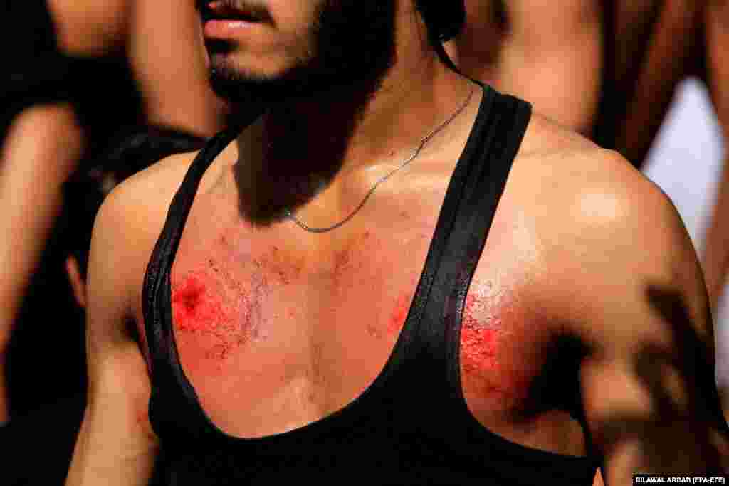 Pakistani Shi&#39;ite Muslims beat themselves during a procession to mark the sacred month of Muharram, the first month of the Islamic calendar, in Peshawar, Pakistan.