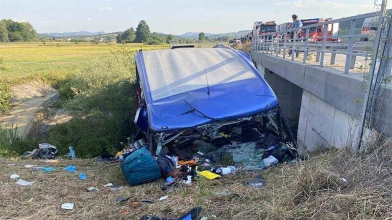 Dymbëdhjetë njerëz të vdekur pas përplasjes së një autobusi në Kroaci