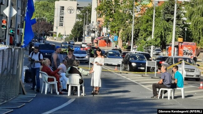 Dio ulice u kojem se nalazi OHR blokirala je policija, a trolejbusi ne saobraćaju