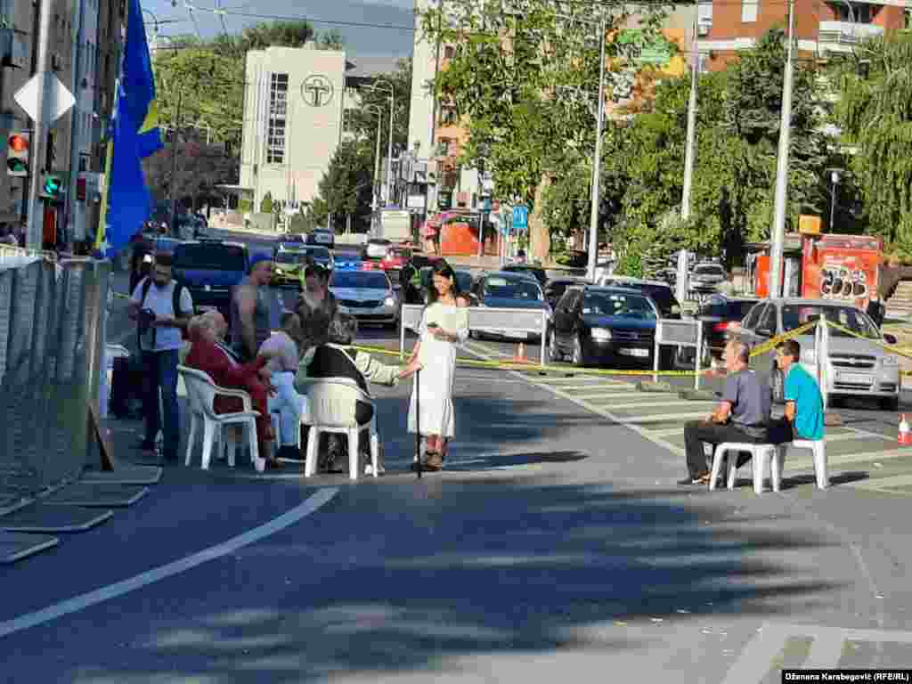 Dio ulice u kojem se nalazi OHR u centru glavnog grada BiH blokirala je policija...