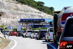 Очередь автомобилей на границе Боснии и Хорватии, лето 2022