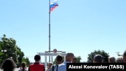 Российский флаг в занятом российскими войсками Мелитополе