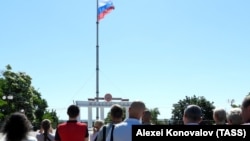 Российский флаг в занятом российскими войсками Мелитополе, архив