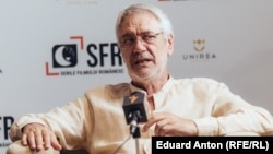 Actorul român Marcel Iureș vorbește într-un interviu acordat Europei Libere despre cariera sa în teatru și film, dar și despre societatea românească și frământările actuale ale acesteia. 