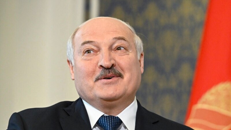 Beograd neće moći da sjedi na više stolica, poručio Lukašenko