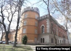 Impozantul monument al Castelului Huniade din Timișoara este puternic degradat in structura construcției, după ce a fost ignorat câteva decenii.