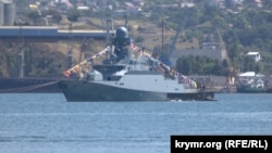 Российский малый ракетный корабль класса «Буян-М» – носитель крылатых ракет «Калибр» в бухте Севастополя