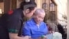 Арбада отырған Болат Назарбаев пен қызы Гүлмира. YouTube-тағы видеодан скриншот