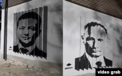 Graffiti în Taskent, Uzbekistan, cu președinții Putin și Zelenski, 18/07/2022