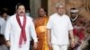 Kryeministri i Shri Lankës Mahinda Rajapaksa dhe presidenti Gotabaya Rajapaksa gjatë ceremonisë së betimit në Colombo, Sri Lanka, 9 gusht 2020.