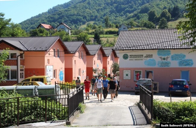 Volonteri u međunarodnom radnom kampu za mlade Emmaus, Srebrenica, 25. juli 2022.