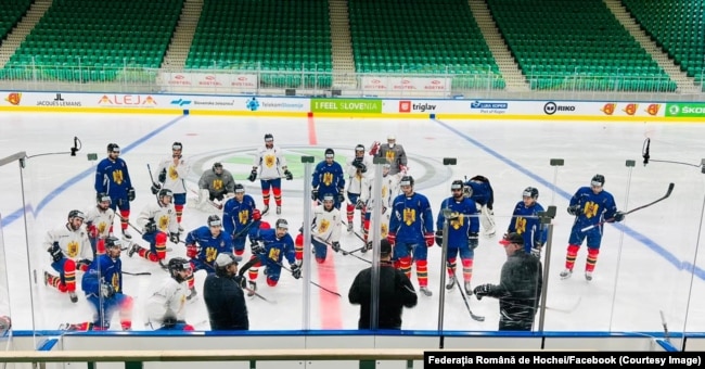 Ekipi kombëtar i Rumanisë i hokejit mbi akull përbëhet kryesisht nga hungarezë etnikë.