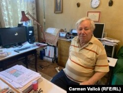 În 1998, arhitectul Cristian Rânja a asistat la un abuz asupra clădirii cazinoului. Acum povestește despre nuanțele de culoare, lumina din sala mare, numărul de becuri din viitorul candelabru principal (circa 32, spune el).