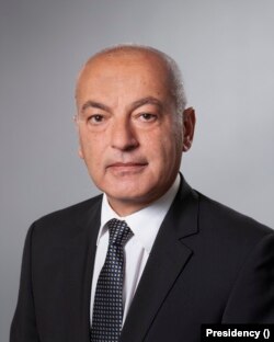  Гълъб Донев 