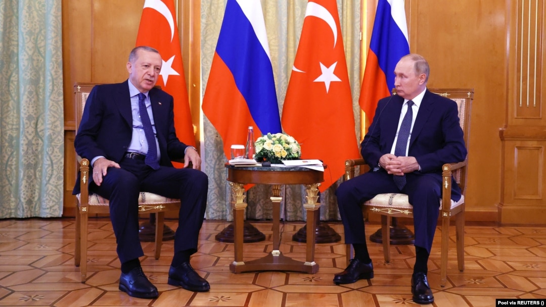 Russian President Vladimir Putin (right) with his Turkish counterpart, Recep Tayyip Erdogan, in Sochi on August 5. 