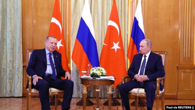 Erdogan dhe Putin gjatë një takimi në Soçi të Rusisë më 5 gusht, 2022.