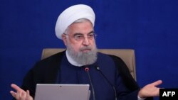 حسن روحانی مدعی است «ما چاره‌ای نداریم جز این‌که نظام جمهوری اسلامی را حفظ و آن را درست کنیم»