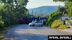 Фотографии од блокадите на северот на Косово