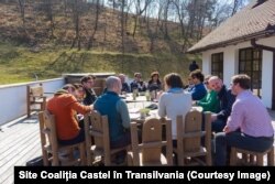 Întrunire de fondare a Coaliției Castel în Transilvania la Dalnic, județul Covasna.