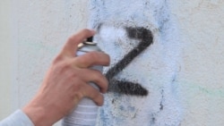 Painting Over Putin: Activists Attack War Symbols On Serbia's Streets