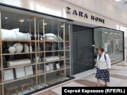 Закрытый магазин Zara в Петербурге