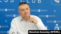 Заңсыз алынған активтерді қайтару мәселелерімен айналысатын Elge Qaitaru қоғамдық қорының жетекшісі Оразалы Ержанов.