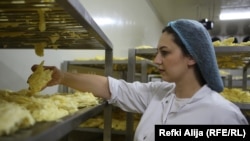 Endra Luzha-Pula, inxhiniere e teknologjisë ushqimore në fabrikën e përpunimit të qumështit, Abi në Prizren.