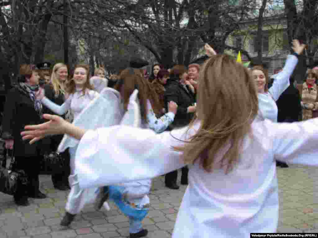 …і танцюють