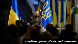 Президент України Володимир Зеленський дає пресконференцію у Київському метро. 23 квітня 2022 року