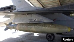 Літак Королівських ВПС Йорданії готується до удару по ісламістах – на бомбі написана цитата з Корану, 5 лютого 2015 року