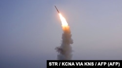 Түндүк Корея сыноо үчүн учурган ракета. 30-сентябрь, 2021-жыл. 