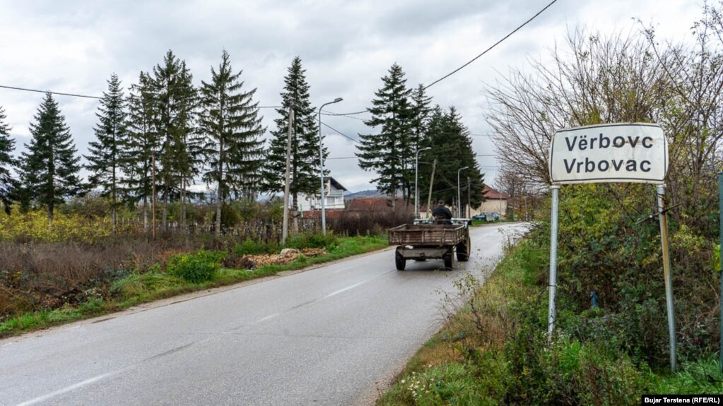 Sipas sistemit të Kosovës, fshati Vërboc është në komunën e Kllokotit, ku shumica janë pjesëtarë të komunitetit serb.