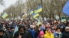 Жителі Мелітополя протестують проти російських військ, які захопили місто. 7 березня 2022 року 