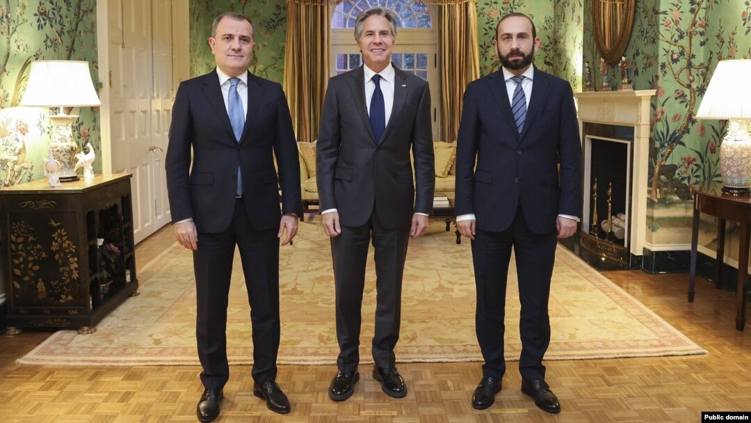 U.S. Secretary of State Antony Blinken (center) meets with Armenia's Ararat Mirzoyan (left) and Ceyhun Bayramov in Washington on November 7. 