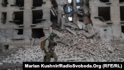 Український військовий у Добропіллі, Донецька область, квітень 2026 року