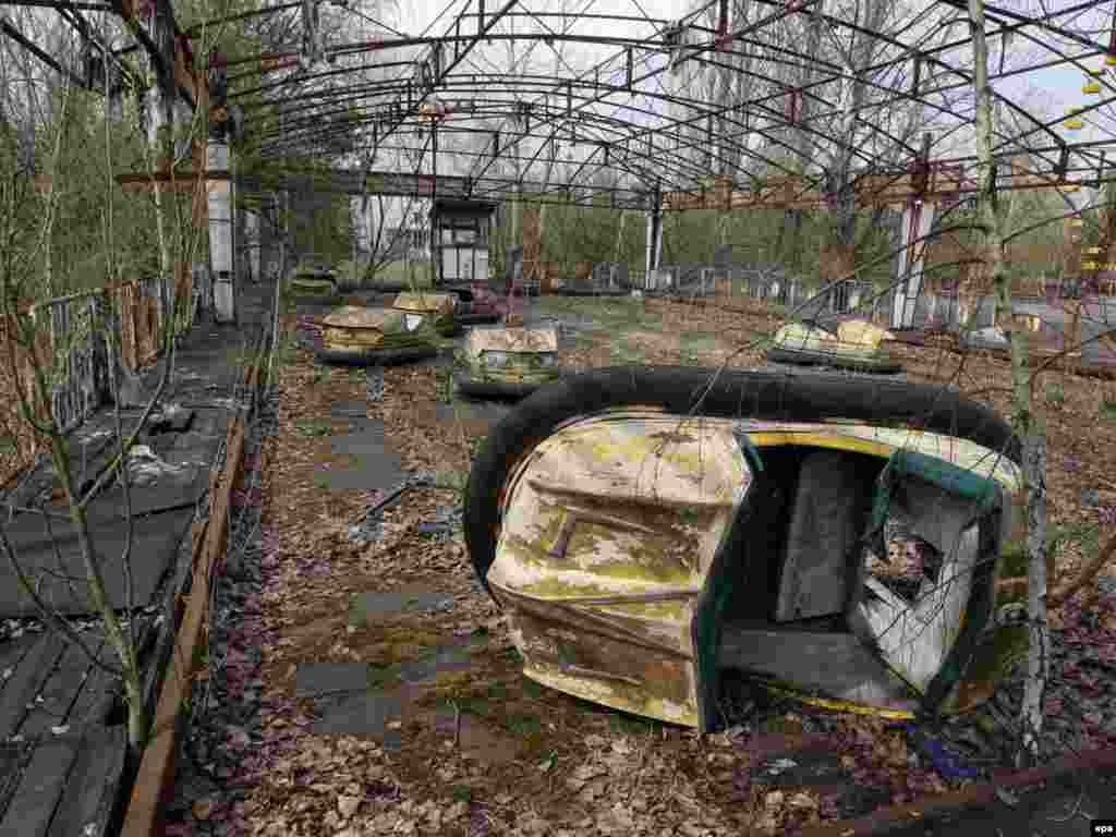 Чернобыльдің түбіндегі иен қалған Припят қалашығының саябағы, Украина. Сәуір, 2010 жыл.