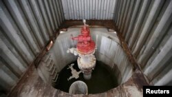 Britaniyanın cənubunda, London yaxınlığında qazılmış sınaq quyusu.
