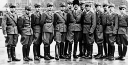 Командир Організації народної оборони «Карпатська Січ» Дмитро Климпуш (у чорній шапці) разом з іншими військовими організації. Хуст, березень 1939 року