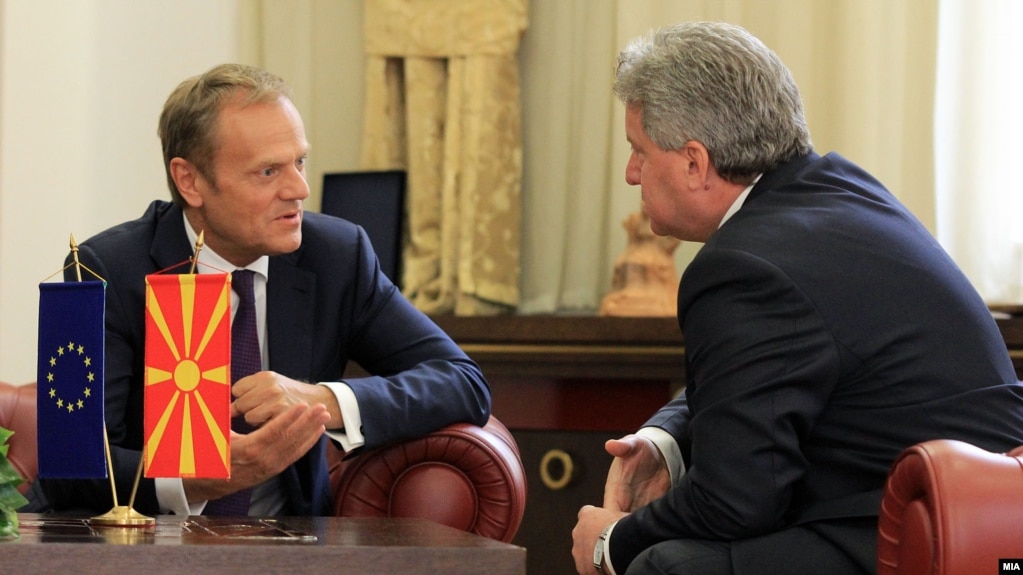 Macedonian President Gjorge Ivanov (right) and European Council chief Donald Tusk talk during their April 3 meeting.