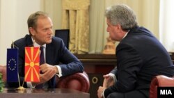 Macedonian President Gjorge Ivanov (right) and European Council chief Donald Tusk talk during their April 3 meeting.