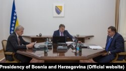 Članovi Predsjedništva BiH: Šefik Džaferović (lijevo), Željko Komšić (centar) i Milorad Dodik (desno), Sarajevo