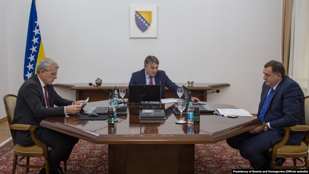 Šefik Džaferović, Željko Komšić i Milorad Dodik na jednoj od sjednica Predsjedništva BiH