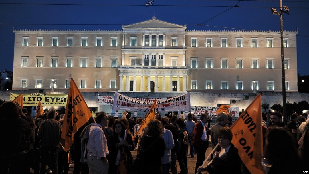 Протести пред грчкиот парламент во Атина, 28.04.2013.